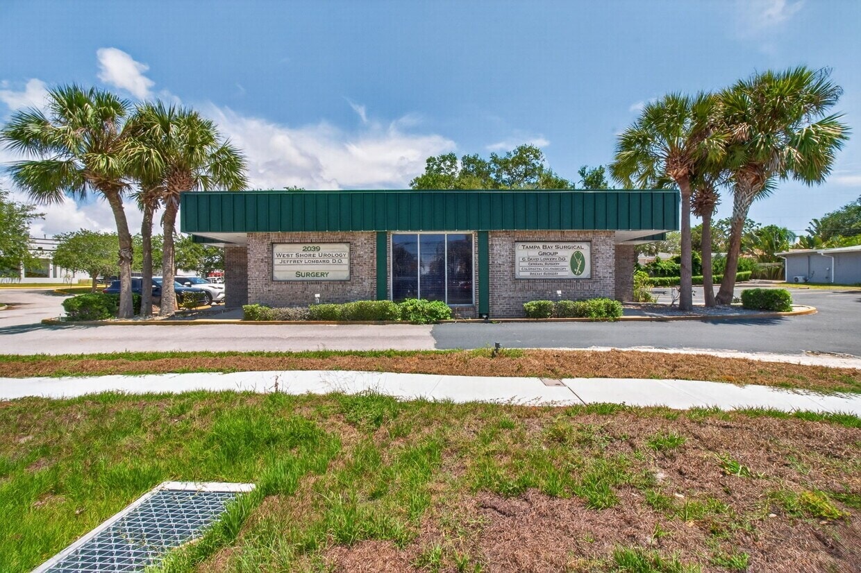 2039 Indian Rocks Rd, Largo, FL for sale Primary Photo- Image 1 of 32