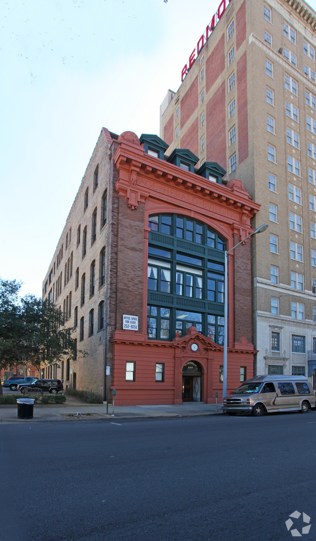 2107 5th Ave N, Birmingham, AL à vendre Photo principale- Image 1 de 10