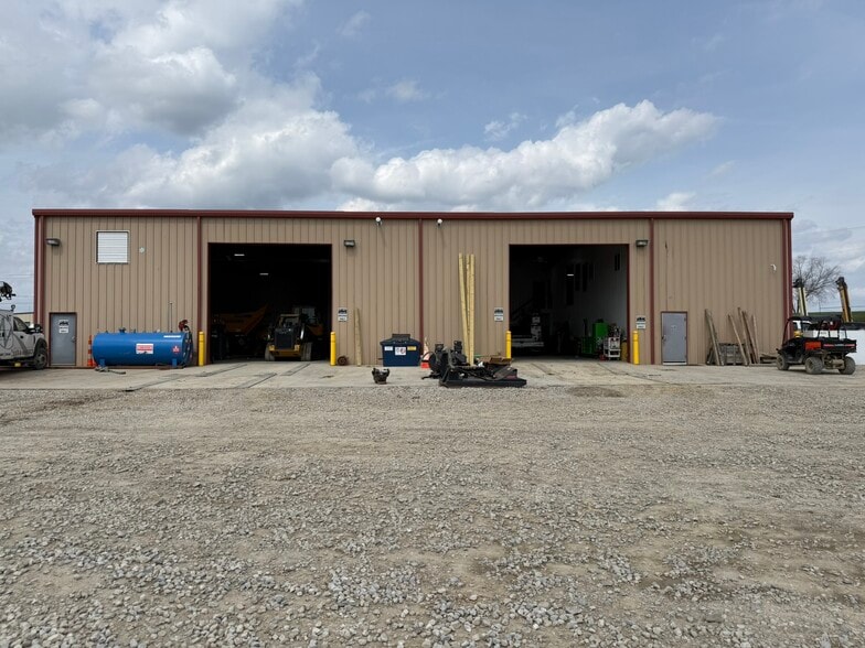 66640 Executive Dr, Saint Clairsville, OH for lease - Building Photo - Image 3 of 14