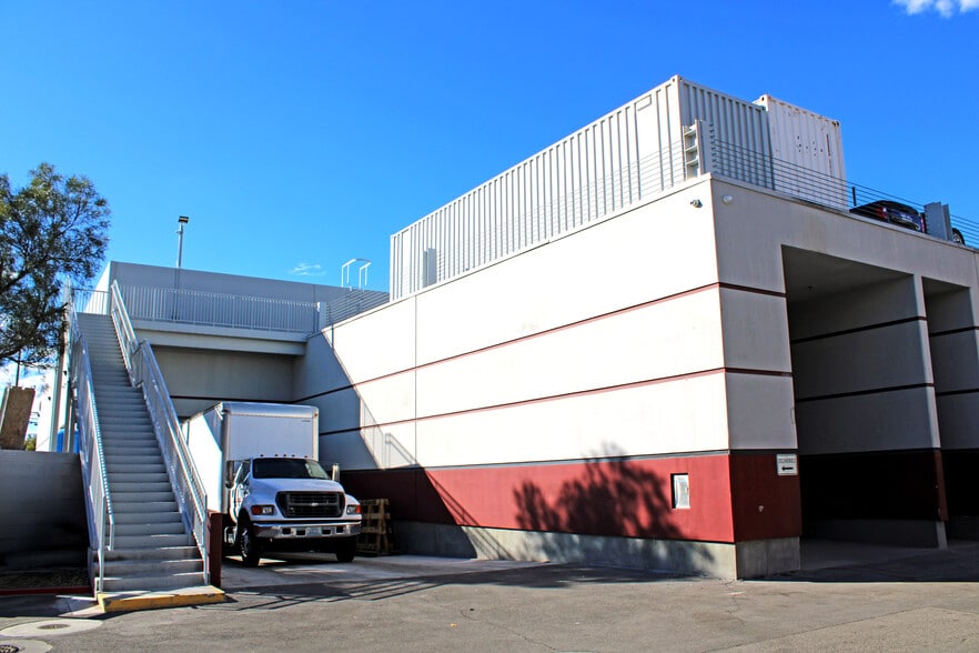 6440 Polaris Ave, Las Vegas, NV for lease - Building Photo - Image 2 of 13