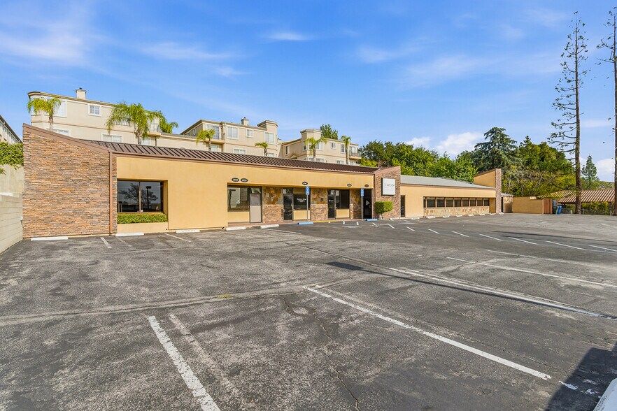 2943-2947 Foothill Blvd, La Crescenta, CA à louer - Photo du bâtiment - Image 3 de 68