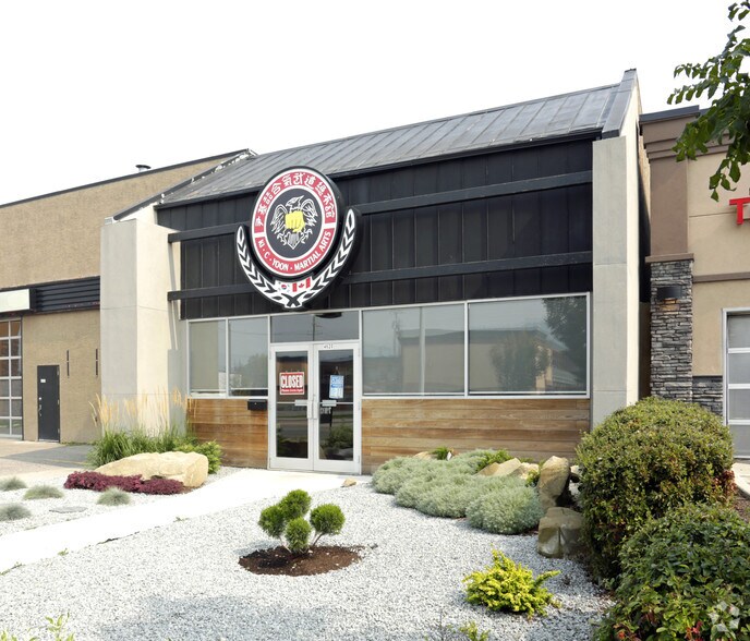 4620-4624 16 Av NW, Calgary, AB à louer - Photo du bâtiment - Image 3 de 14