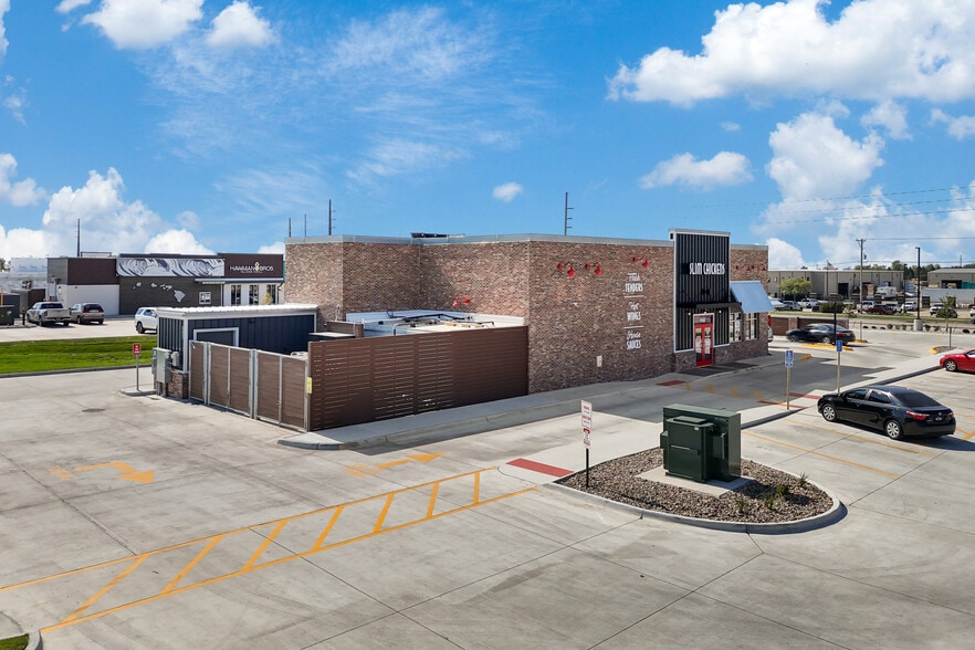 965 SE Alices Rd, Waukee, IA for sale - Building Photo - Image 2 of 4