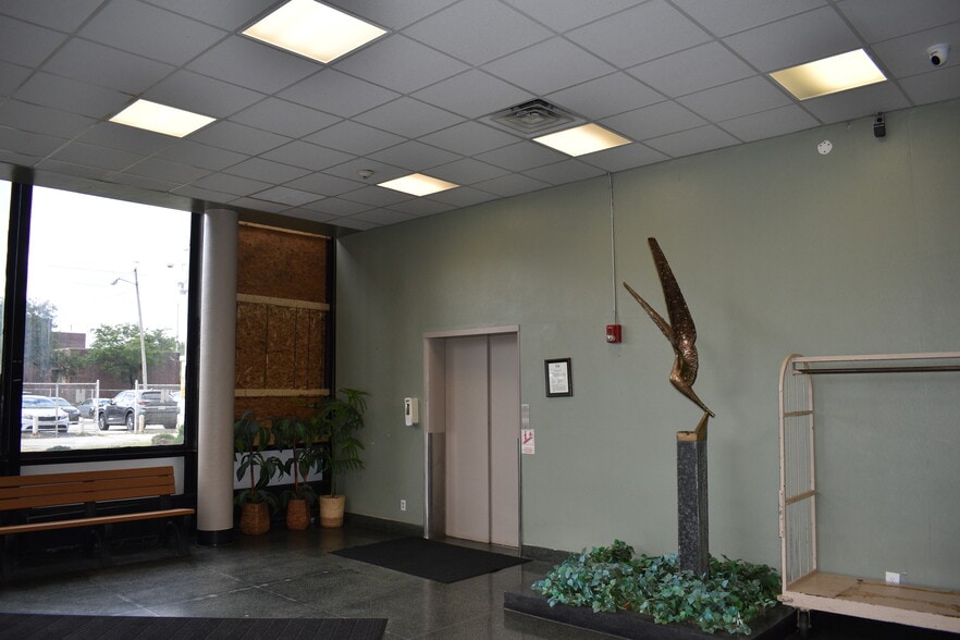 2239 E 55th St, Cleveland, OH à vendre - Hall d’entrée - Image 2 de 12