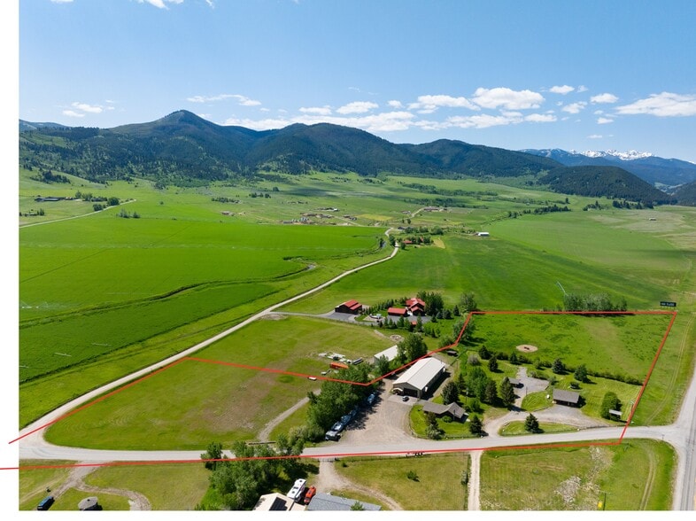 70 Williams Rd E, Gallatin Gateway, MT for sale - Primary Photo - Image 1 of 60