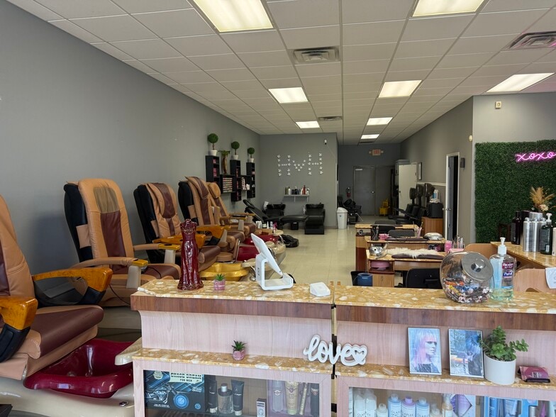 3138 S Old Missouri Rd, Springdale, AR for lease - Interior Photo - Image 3 of 5