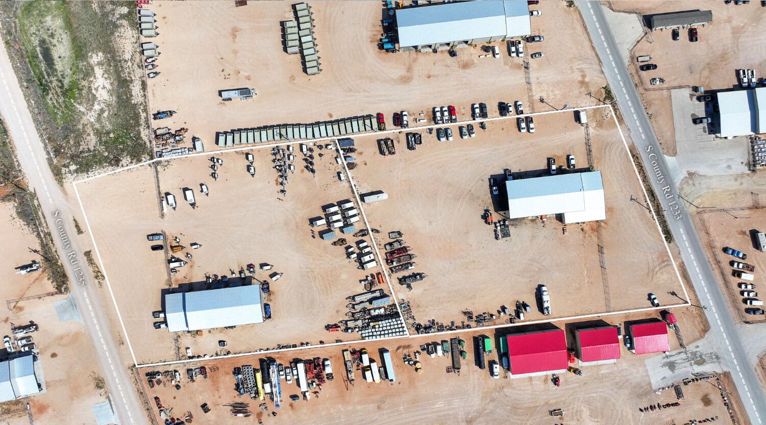 3930 SCR 1233 & 4019 SCR 1235 portefeuille de 2 propriétés à vendre sur LoopNet.ca Photo principale- Image 1 de 51