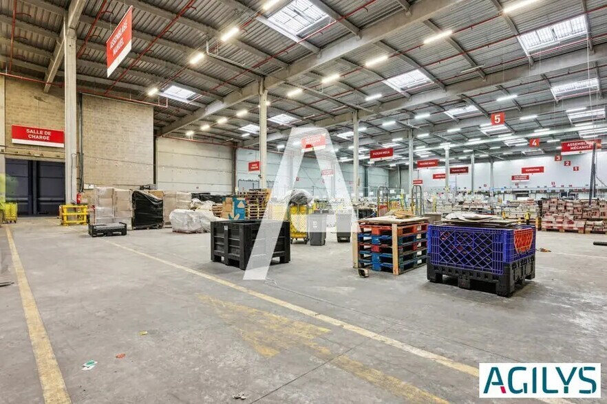 Industrial in Roissy-en-Brie for lease - Interior Photo - Image 1 of 6