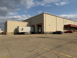 1703 S Veterans Pky, Bloomington, IL for lease Building Photo- Image 2 of 5
