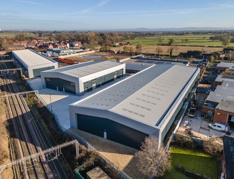 Manor Ln, Crewe à vendre - Photo du bâtiment - Image 3 de 6