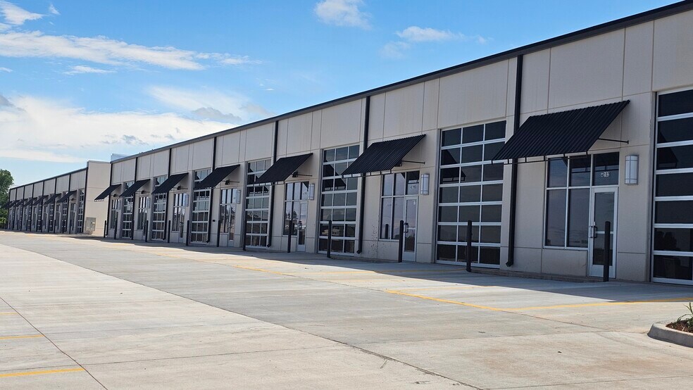 2717 Watermark Blvd, Oklahoma City, OK à louer - Photo du bâtiment - Image 1 de 3