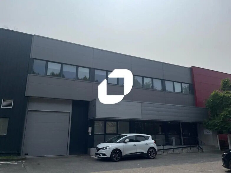 Bureau dans Échirolles à louer - Photo du bâtiment - Image 1 de 6