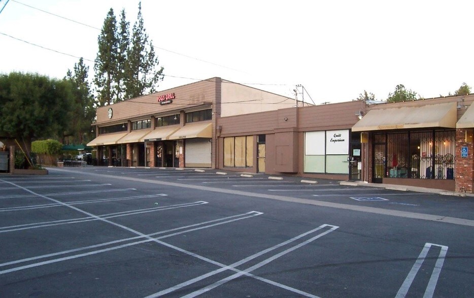 4900-4904 Topanga Canyon Blvd, Woodland Hills, CA à louer - Photo du bâtiment - Image 2 de 2
