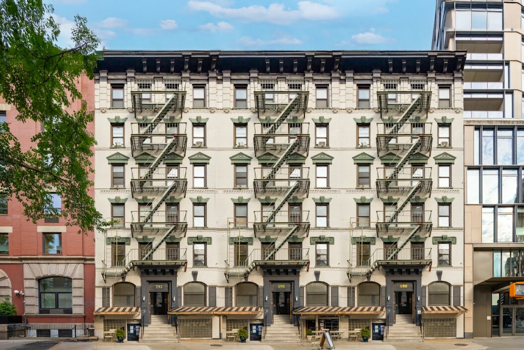 188-192 Avenue of the Americas, New York, NY for lease Primary Photo- Image 1 of 4