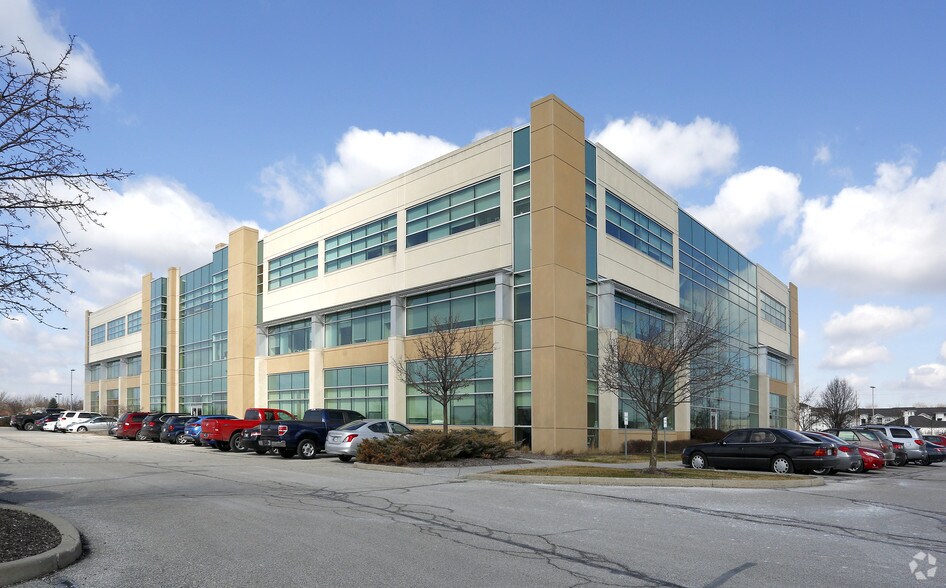 701 E County Line Rd, Greenwood, IN à louer - Photo principale - Image 1 de 7