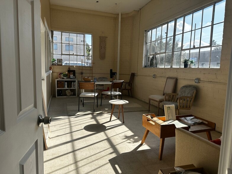 701 W Broadway, Glendale, CA à louer - Photo du bâtiment - Image 3 de 8