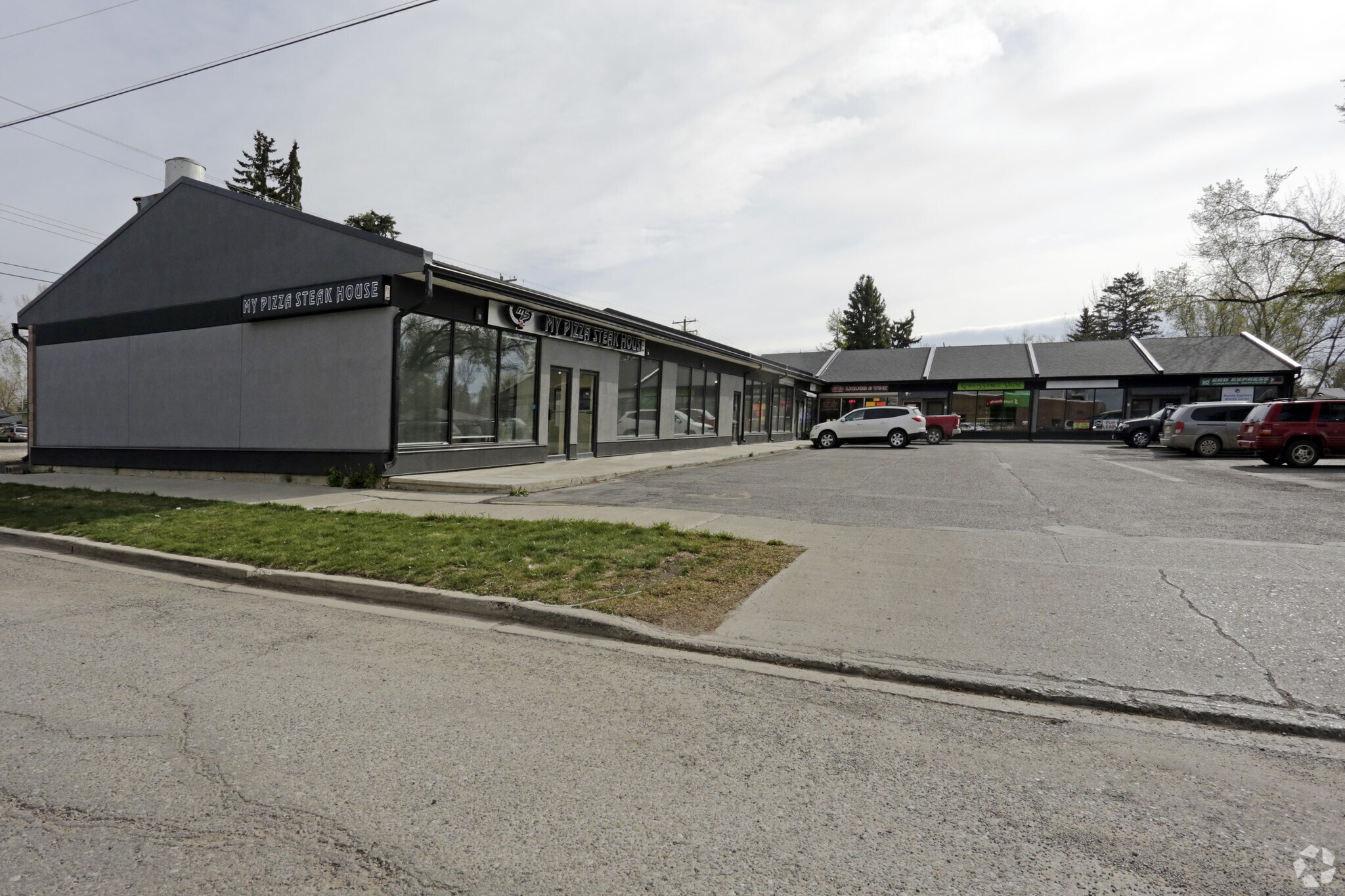 104 3rd Ave SE, High River, AB à vendre Photo principale- Image 1 de 1