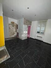 Retail in Paris for lease Interior Photo- Image 2 of 3