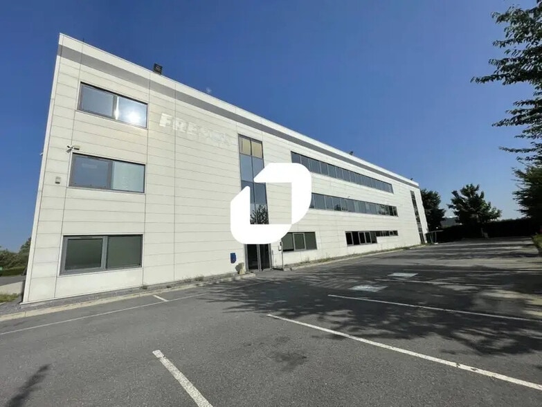 Industrial in Chilly-Mazarin for lease - Building Photo - Image 3 of 17