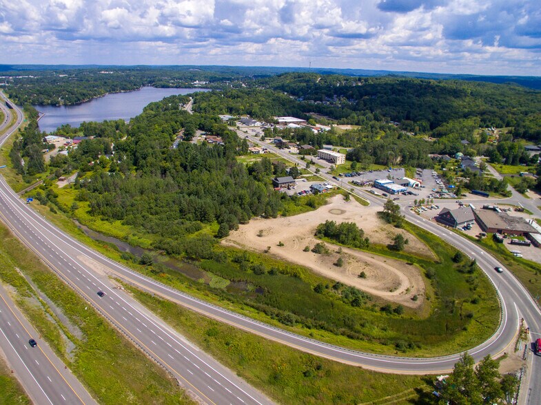 236 Main St W, Huntsville, ON for sale - Primary Photo - Image 1 of 1