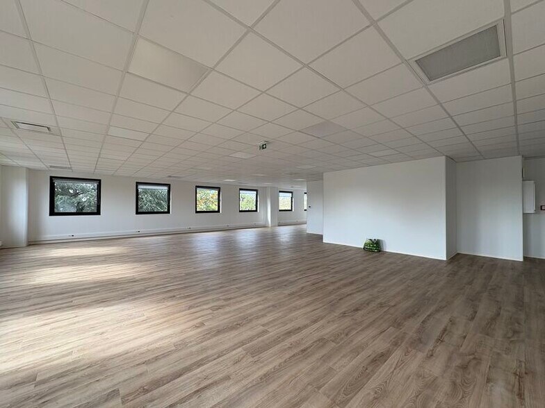 1 Rue Des Vergers, Limonest for lease - Building Photo - Image 3 of 39