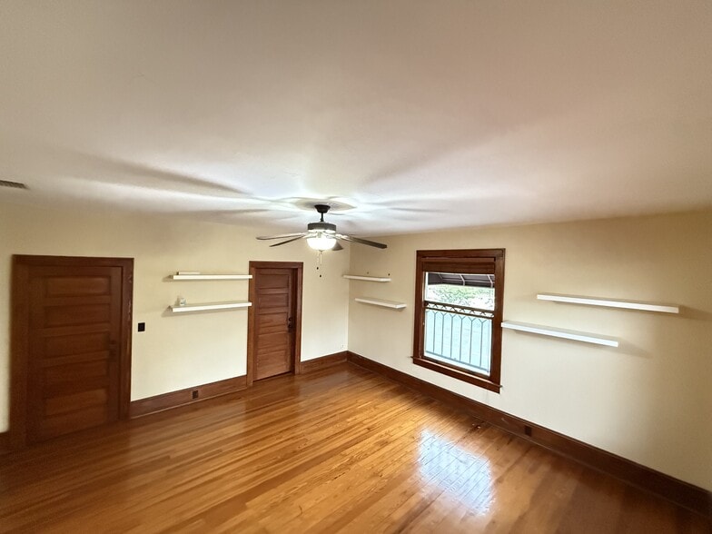 224 NW 2nd Ave, Gainesville, FL for lease - Interior Photo - Image 2 of 6