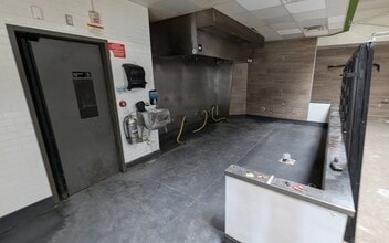 1205 N Houston Ave, Humble, TX for lease Interior Photo- Image 1 of 4