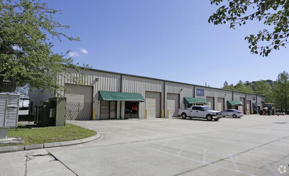 530 Ellis Rd S, Jacksonville, FL à louer - Photo du bâtiment - Image 3 de 4