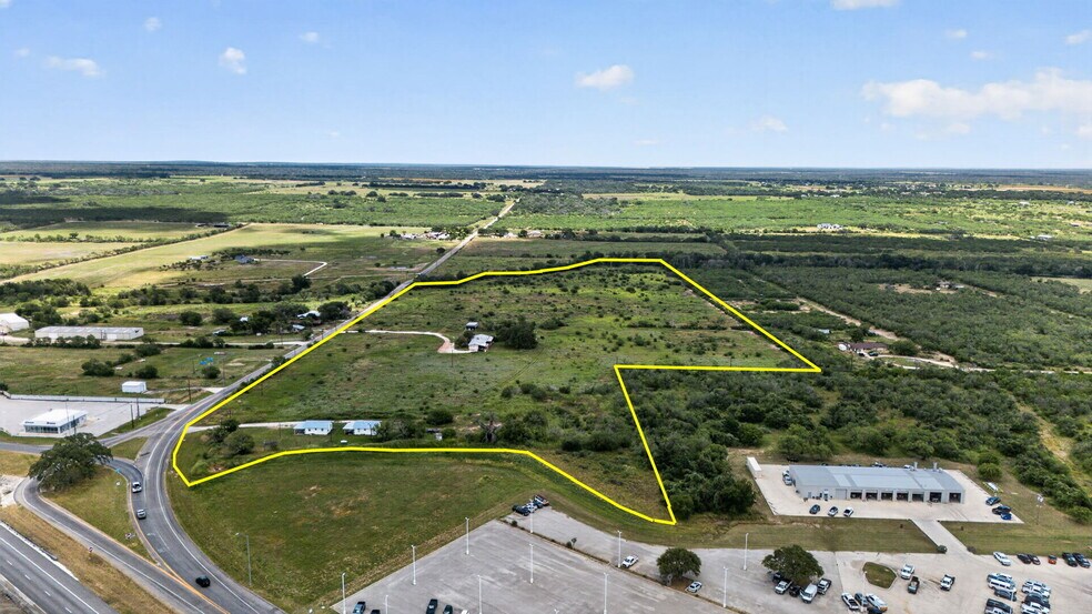 180 County Road 777, Devine, TX for sale - Building Photo - Image 3 of 23