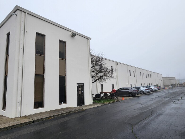 4050 Pell Cir, Sacramento, CA à vendre - Photo du bâtiment - Image 3 de 6