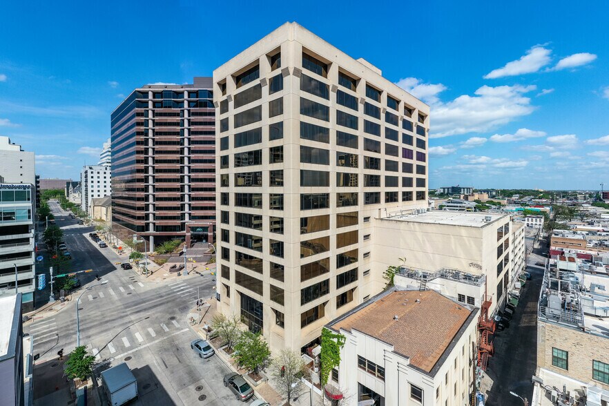211 E 7th St, Austin, TX à louer - Photo du bâtiment - Image 2 de 9