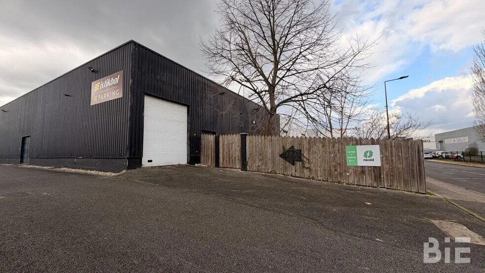 Retail in Bordeaux for lease - Building Photo - Image 3 of 12