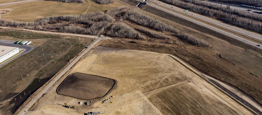 18821 137 Av NW, Edmonton, AB à vendre - Photo du bâtiment - Image 2 de 2