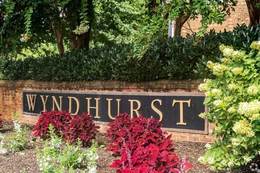 100 Tradewynd Dr, Lynchburg, VA à vendre - Photo du bâtiment - Image 2 de 10