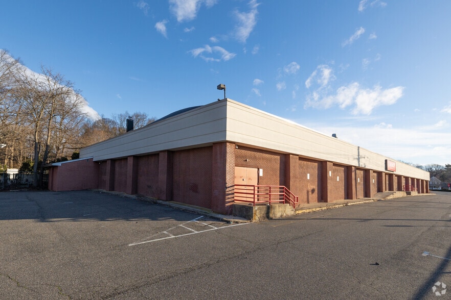 200 Landing Ave, Smithtown, NY for lease - Building Photo - Image 2 of 5