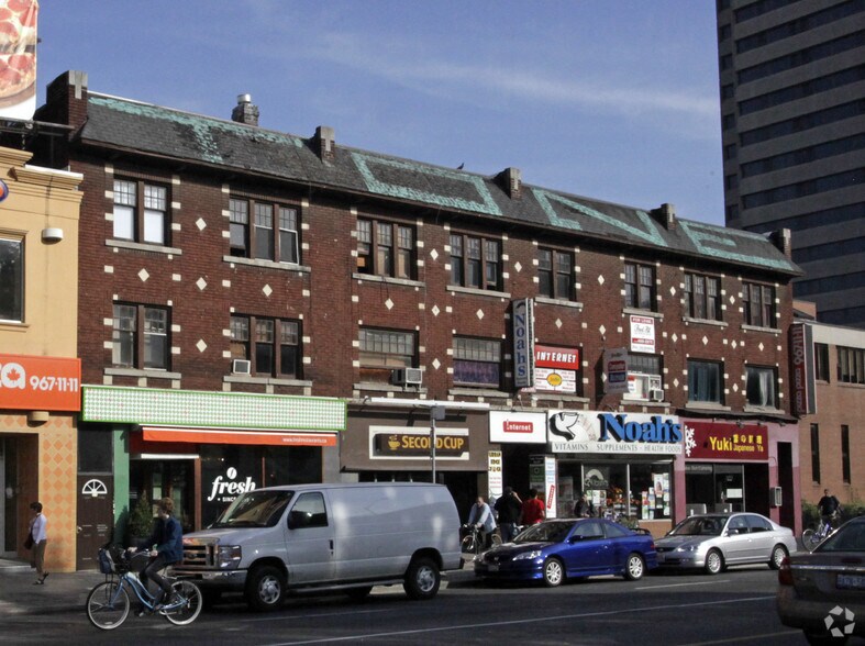 320-328 Bloor St W, Toronto, ON à louer - Photo du bâtiment - Image 2 de 6