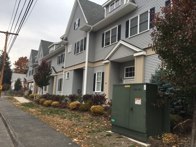 408 Whiting Ave, Dedham, MA à louer - Photo du bâtiment - Image 2 de 3