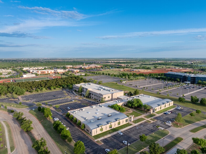 3201 Quail Springs Pky, Oklahoma City, OK for sale - Aerial - Image 3 of 8