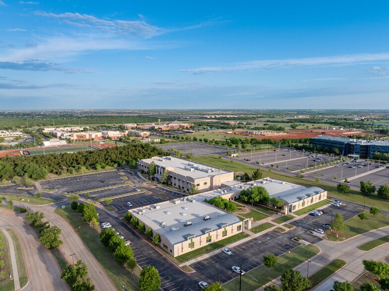 3201 Quail Springs Pky, Oklahoma City, OK à vendre - Aérien - Image 3 de 8