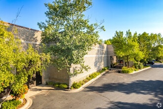 5852-5870 Baker Rd, Minnetonka, MN for lease Interior Photo- Image 1 of 5