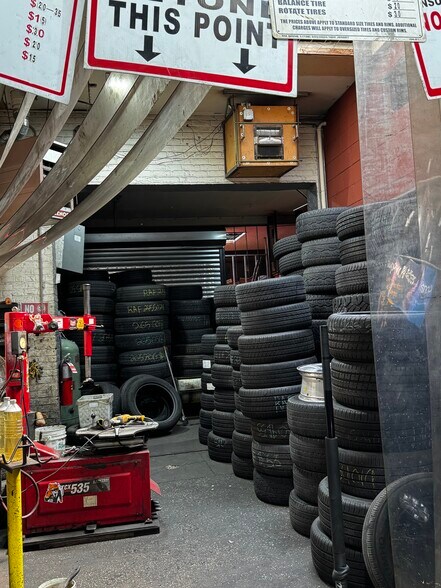 4505 102nd St, Corona, NY à vendre - Photo du bâtiment - Image 3 de 6