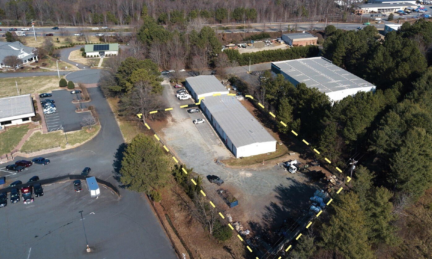 105 Parr Dr, Huntersville, NC for lease Building Photo- Image 1 of 4