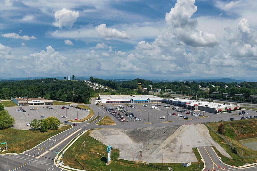 1500 Roanoke St, Christiansburg, VA à louer - Photo du bâtiment - Image 3 de 4