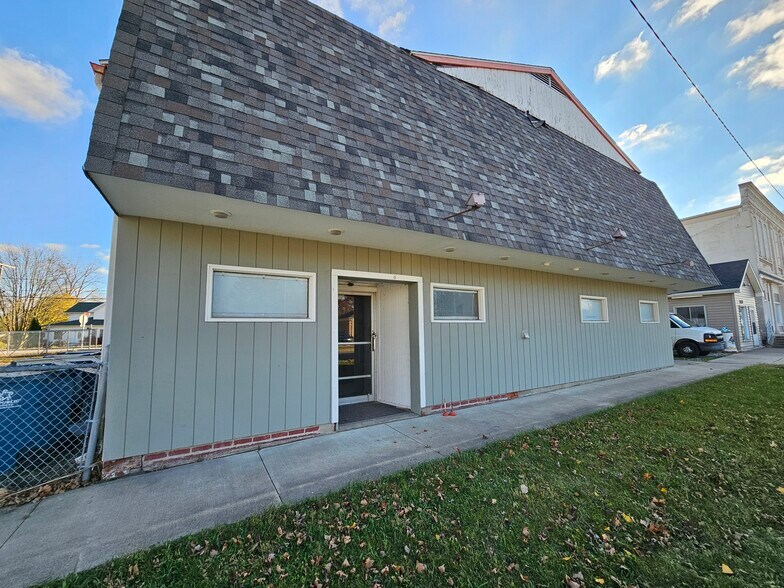 17624 IN-37 Hwy, Harlan, IN à louer - Photo du bâtiment - Image 2 de 10