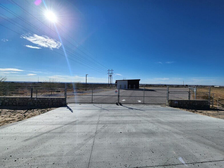 22950 Stern dr, Anthony, NM à louer - Photo du bâtiment - Image 3 de 14