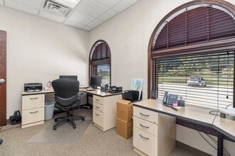 33 Hiram St, Lake Orion, MI for sale Interior Photo- Image 2 of 25