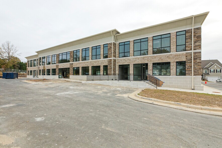 500 Wayland Grove Ln, Apex, NC à louer - Photo du bâtiment - Image 3 de 8