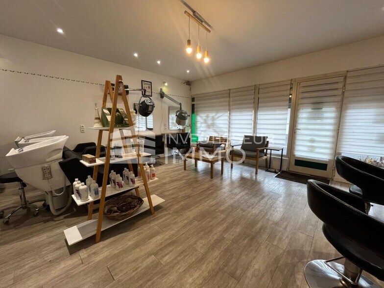 Retail in Sainte Genevieve Des Bois for lease - Interior Photo - Image 3 of 8