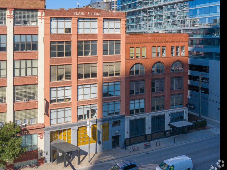 222 W Ontario St, Chicago, IL à louer - Photo du bâtiment - Image 1 de 32