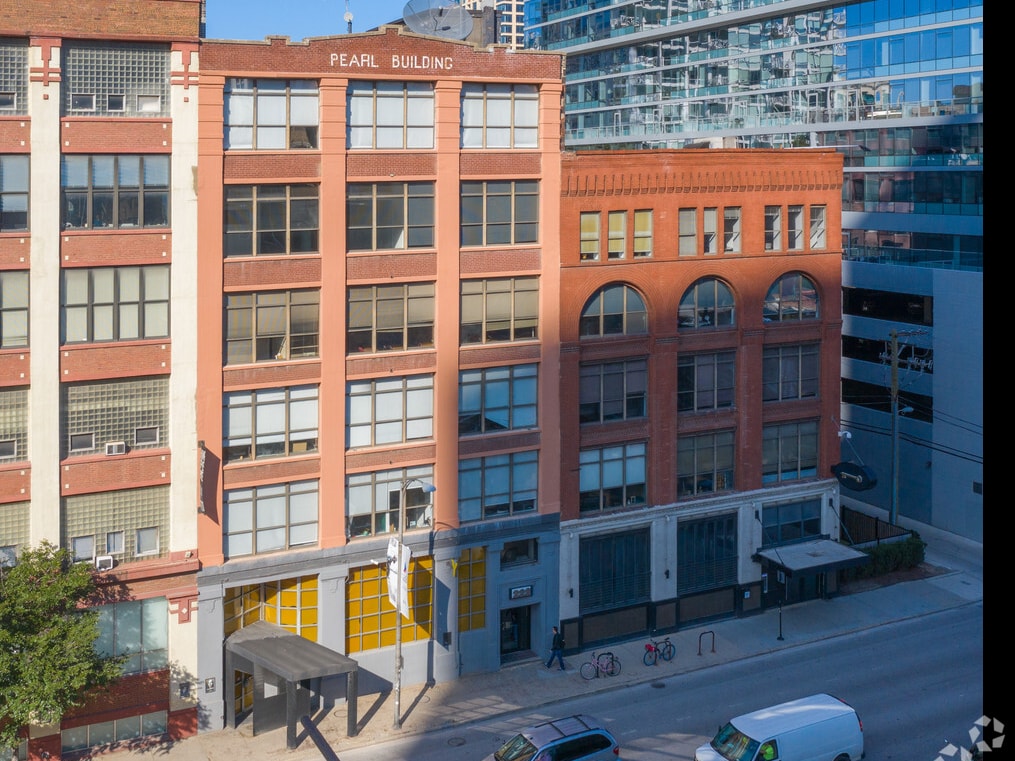 222 W Ontario St, Chicago, IL à louer Photo du bâtiment- Image 1 de 33